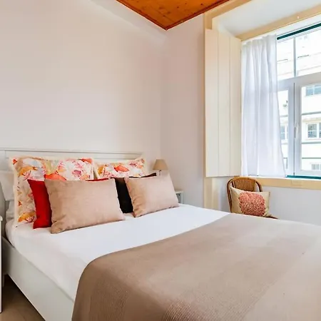 דירה 1br @ Downtown Chiado ליסבון