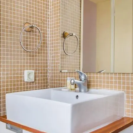 1br @ Downtown Chiado דירה ליסבון