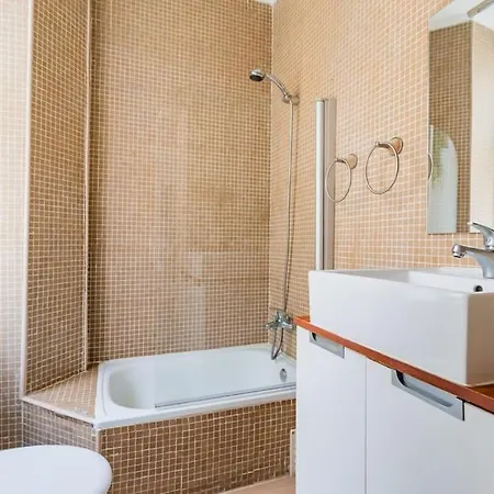 1br @ Downtown Chiado דירה ליסבון