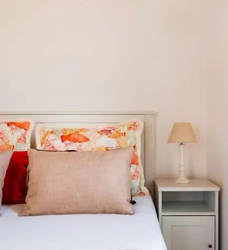 Апартаменты 1br @ Downtown Chiado Лиссабон