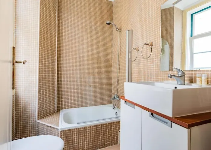 1br @ Downtown Chiado דירה ליסבון